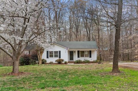 2903 Hunt Ridge Ct, Trinity, NC 27370 photo 3