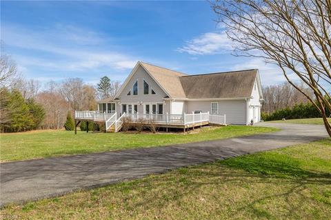 447 Culler Rd, Pinnacle, NC 27043 photo 2