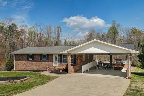 859 Camp Dan Valley Rd, Reidsville, NC 27320