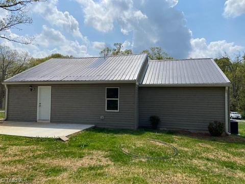 429 E Salisbury St, Denton, NC 27239 photo 3