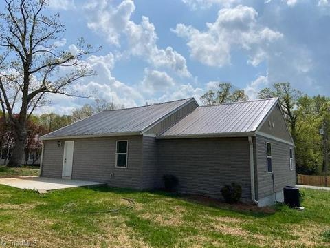 429 E Salisbury St, Denton, NC 27239 photo 4
