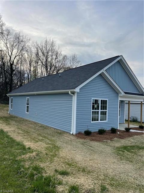209 Morgan Pl, High Point, NC 27260 photo 3