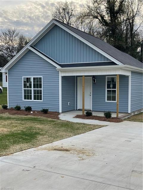 209 Morgan Pl, High Point, NC 27260 photo 2