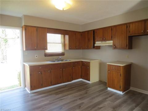 620 Arch St, High Point, NC 27260 photo 5