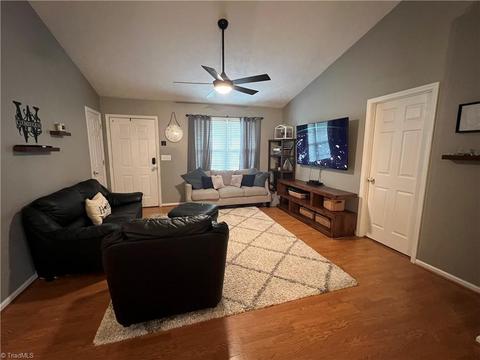 1509 Southtree Ln, High Point, NC 27263 photo 4