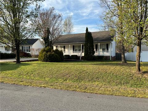 1509 Southtree Ln, High Point, NC 27263 photo 2