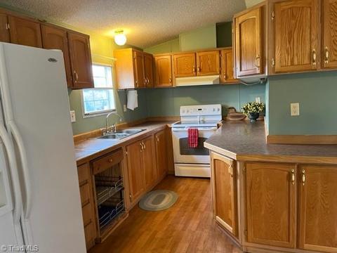 225 Arrowbrook Rd, Harmony, NC 28634 photo 3