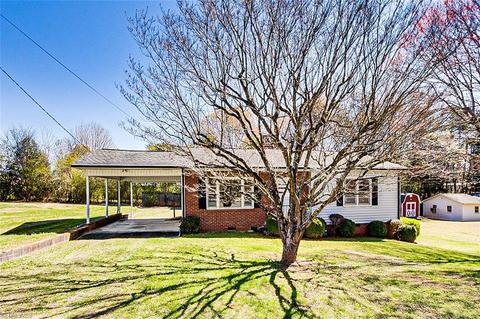 132 Wright St, Ramseur, NC 27316 photo 2
