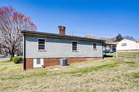 132 Wright St, Ramseur, NC 27316 photo 4