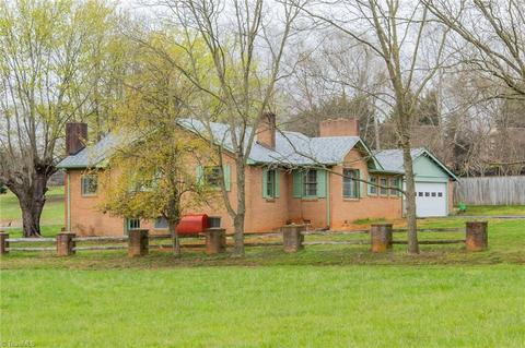 2005 Eldora Rd, Ararat, NC 27007 photo 2