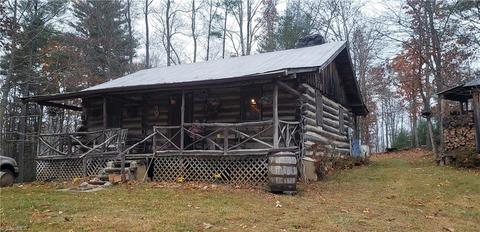 1910 Sutphintown Rd, Dugspur, VA 24325
