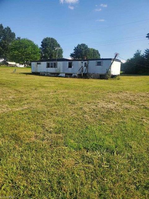 1005 Sidney Dr, Walnut Cove, NC 27052