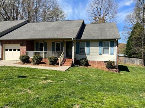 206 Forrest Oaks Dr, King, NC 27021 photo 1