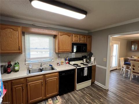 206 Forrest Oaks Dr, King, NC 27021 photo 6