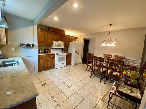 2135 Rivermeade Dr, High Point, NC 27265 photo 12