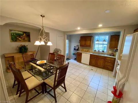 2135 Rivermeade Dr, High Point, NC 27265 photo 11