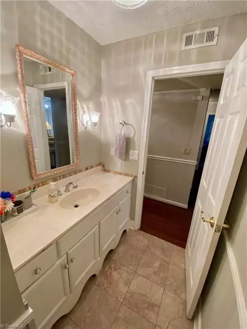 2135 Rivermeade Dr, High Point, NC 27265 photo 8