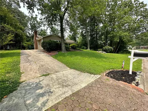 2135 Rivermeade Dr, High Point, NC 27265 photo 2