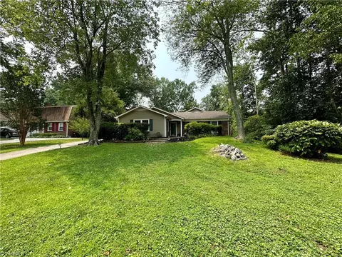 2135 Rivermeade Dr, High Point, NC 27265
