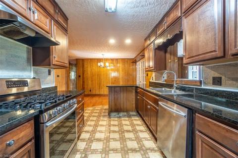 100 E Bellevue Dr, High Point, NC 27265 photo 22