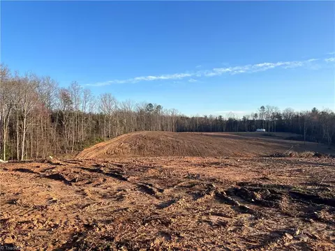 2735 Haystack Rd, Mount Airy, NC 27030 photo 4