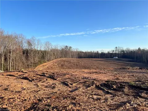 2735 Haystack Rd, Mount Airy, NC 27030 photo 3
