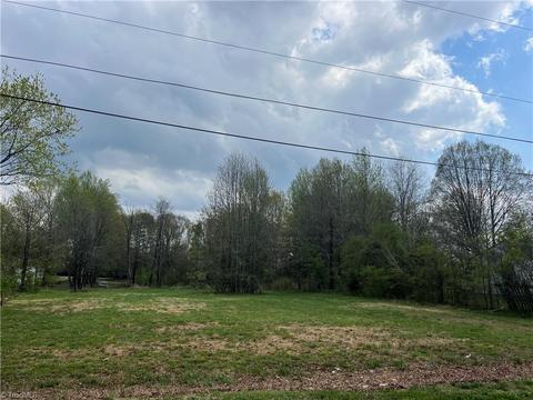 773 Summit Cir, Eden, NC 27288 photo 2