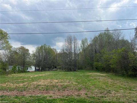 773 Summit Cir, Eden, NC 27288 photo 3