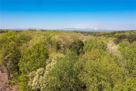 6810 Baux Mountain Rd, Germanton, NC 27019
