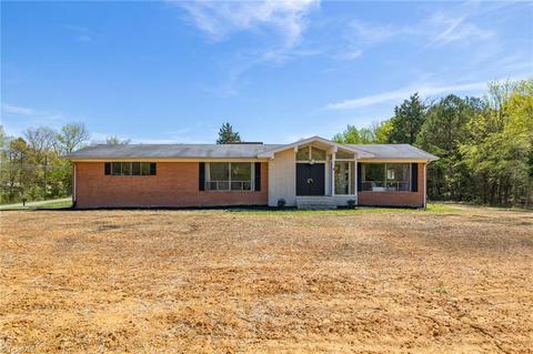 128 Shell Rd, Thomasville, NC 27360 | 40 Photos | MLS #1102430 - Movoto