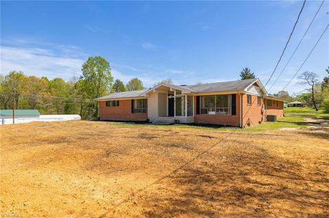 128 Shell Rd, Thomasville, NC 27360 photo 2