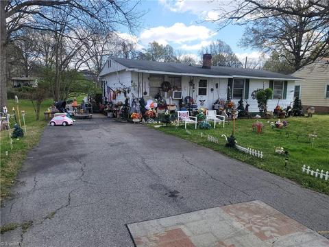 907 Montgomery St, Reidsville, NC 27320