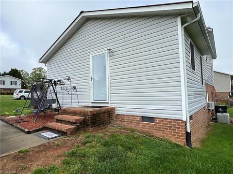 1024 Kentland Dr, King, NC 27021 photo 12