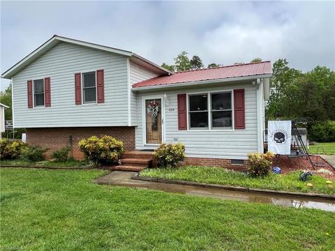 1024 Kentland Dr, King, NC 27021 photo 4