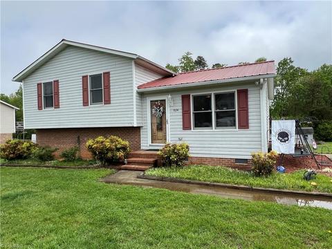 1024 Kentland Dr, King, NC 27021 photo 2