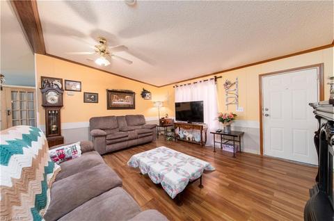 4902 Cashatt Rd, Trinity, NC 27370 photo 2