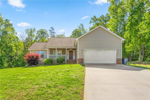 2398 Featherstone Ct, Trinity, NC 27370 photo 1