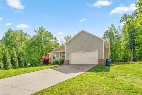 2398 Featherstone Ct, Trinity, NC 27370 photo 3