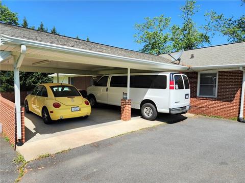 108 Hill St, King, NC 27021 photo 3
