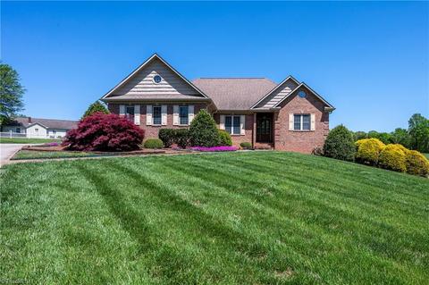 415 Spring St, Yadkinville, NC 27055