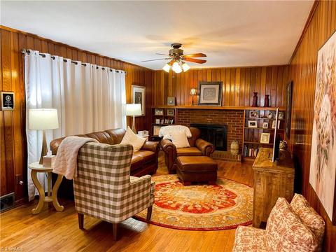 424 N Main St, Dobson, NC 27017 photo 5