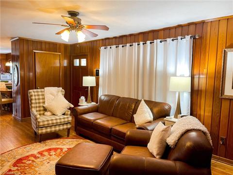 424 N Main St, Dobson, NC 27017 photo 3