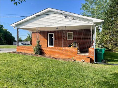 424 N Main St, Dobson, NC 27017 photo 33