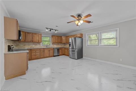 1710 Windsor Dr, High Point, NC 27262 photo 12
