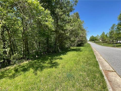 186 Hash Ln, Summerfield, NC 27358