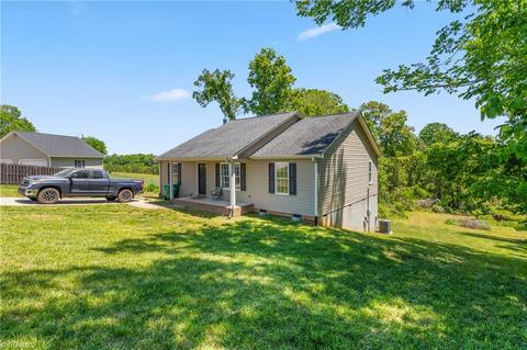 3468 Circle Ct, Trinity, NC 27370 photo 2