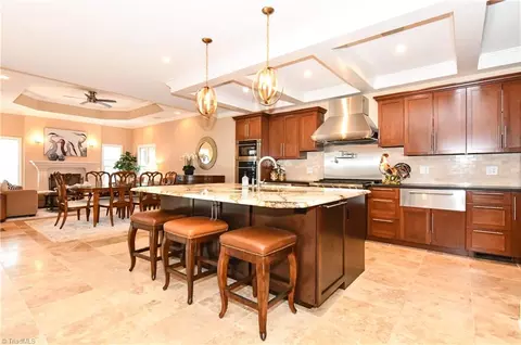 5 Friendly Acres Ct, Greensboro, NC 27410