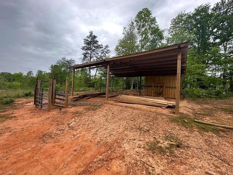 150 Leffew Dr, Eden, NC 27288 photo 8