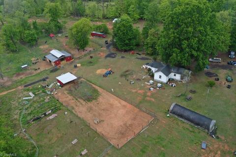 150 Leffew Dr, Eden, NC 27288 photo 1