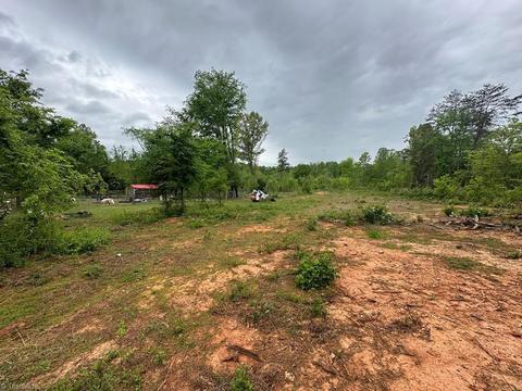 150 Leffew Dr, Eden, NC 27288 photo 9